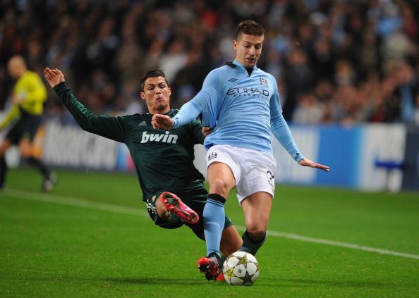 海港客战武里南联：海港3外援首发，李圣龙、杨世元出战（海港客场挑战武里南联：三外援首发，李圣龙与杨世元出战）