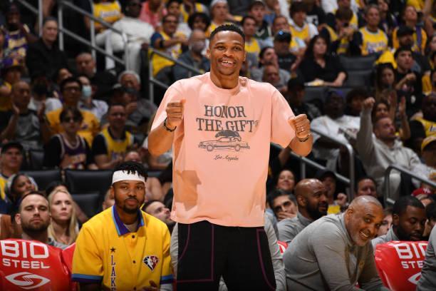 意媒：因机场跑道结冰，尤文全队与远征球迷被困挪威（跑道结冰致航班受阻，尤文全队与远征球迷滞留挪威）