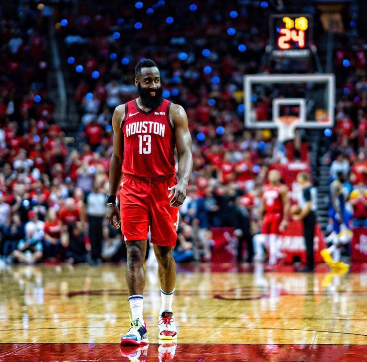 英超前瞻：伯恩利防守漏洞百出，切尔西头牌因伤缺阵（英超前瞻：伯恩利后防问题重重，切尔西核心因伤缺席）