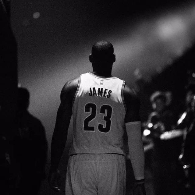 阿姆拉巴特：安东尼不该吃红牌，他并非故意踢对方面部（阿姆拉巴特力挺安东尼：并非故意踢脸，红牌不公）