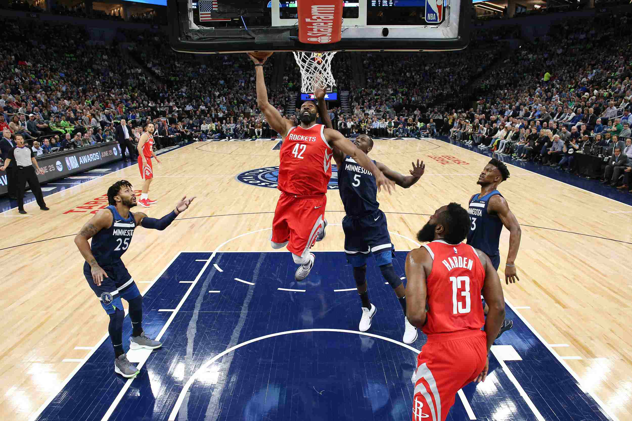 杰伦-布朗谈哈特摸布伦森屁股：敢在台上干，他们肯定不是第一次了（杰伦-布朗评哈特当众摸布伦森屁股：敢公开这么做，绝非第一次）