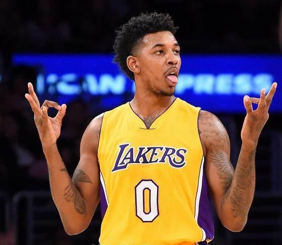 英超战报：哲凯赖什一锤定音，阿森纳1-0埃弗顿继续领跑（英超战况：哲凯赖什破门制胜，阿森纳1-0埃弗顿继续领跑）