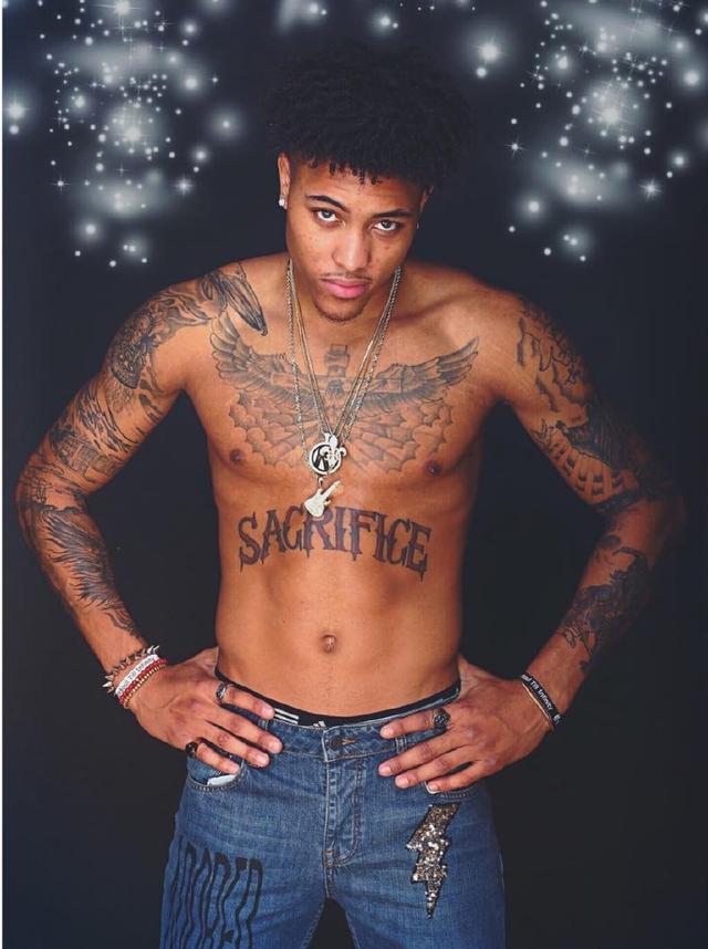 另类数据！埃迪半场交出3分13篮板2盖帽（半场另类表现：埃迪仅3分却抢下13篮板送出2封盖）