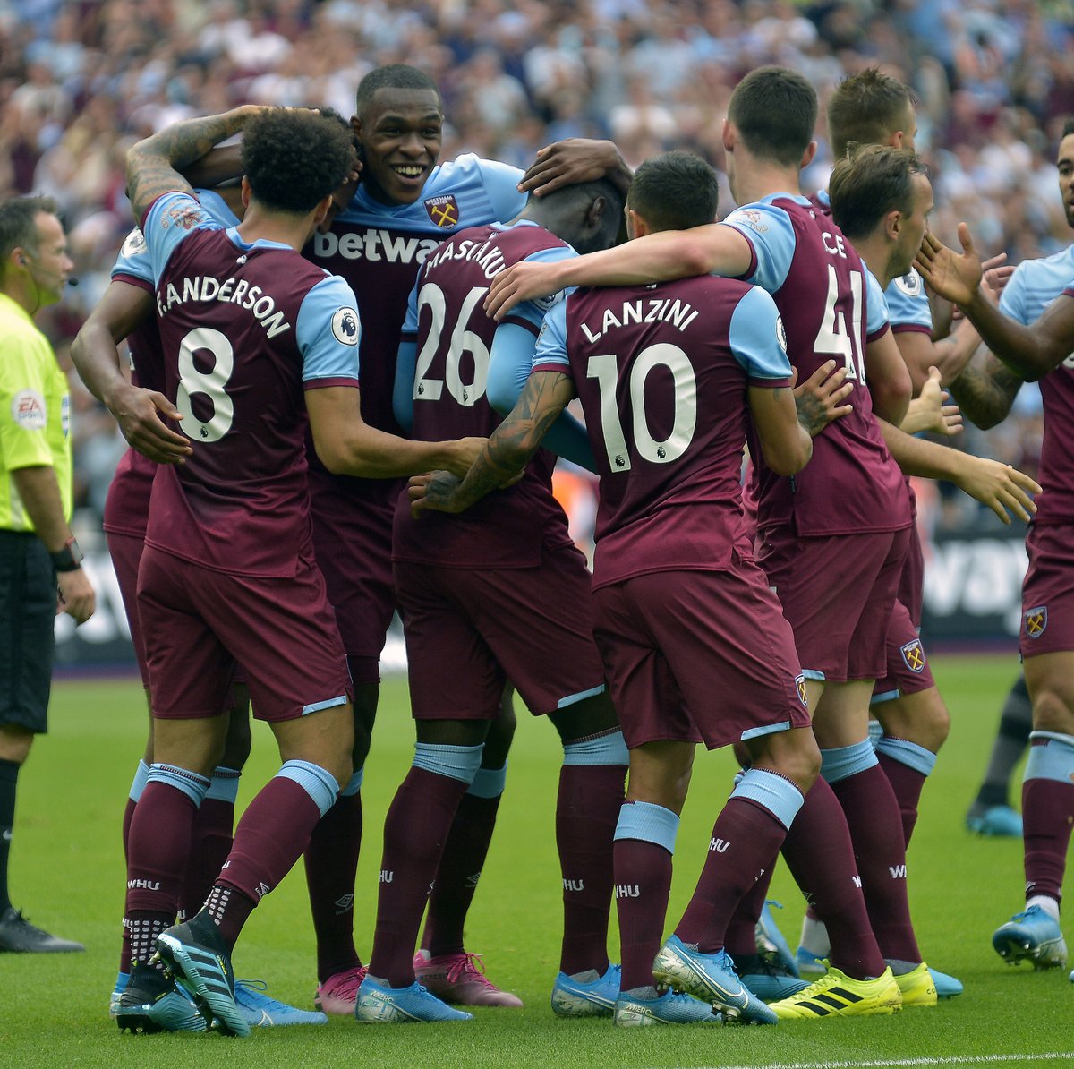 马尔蒂尼：希望意大利进世界杯；不会去米兰以外的任何俱乐部（马尔蒂尼：盼意大利晋级世界杯，除米兰外不考虑任何俱乐部）