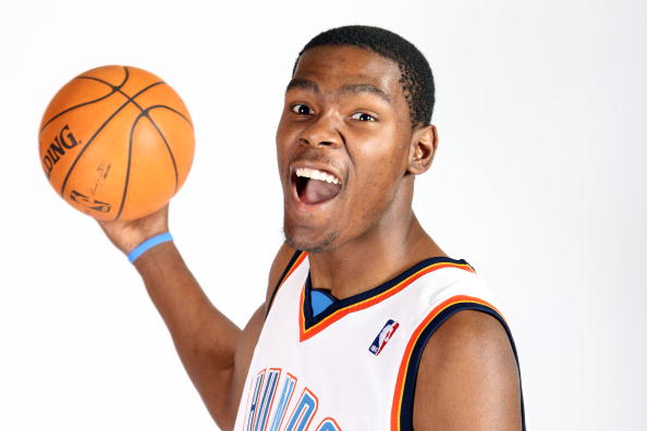 萨里：建议把VAR设备放的离替补席远一点，裁判需要冷静判断（萨里：应将VAR设备远离替补席，便于裁判冷静判罚）